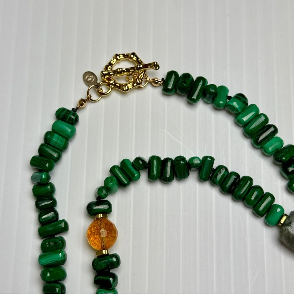 Malachite Gemstone Beaded Necklace Gold Tone Toggle Clasp - Picture 4 of 6